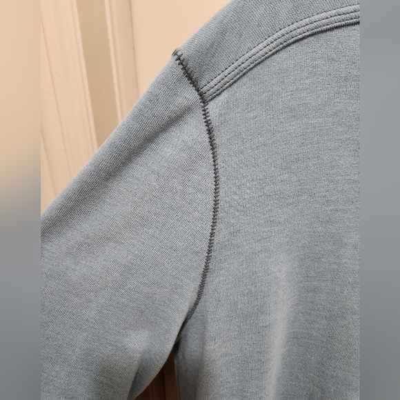 Tommy Bahama sweater - Picture 6 of 7